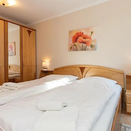 Duenenschloss Duenenschloss 2-12 * Kuehlungsborn